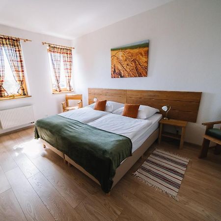 Bio Farma & Penzion Zlaty Hyl Novacany Luaran gambar