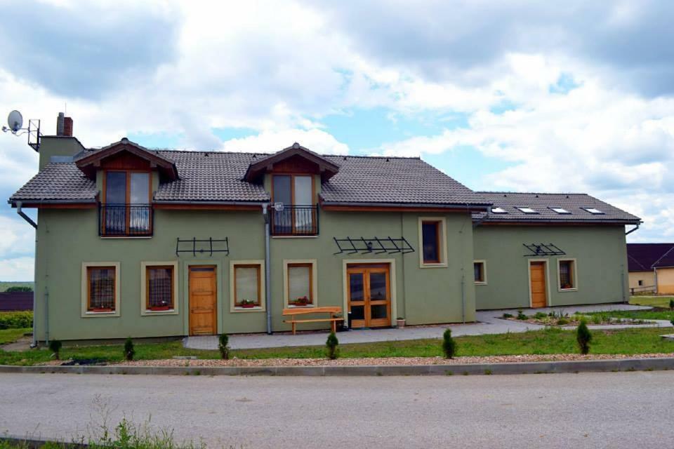 Bio Farma & Penzion Zlaty Hyl Novacany Luaran gambar